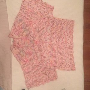 Wonderful knitted sweater with short sleeves.